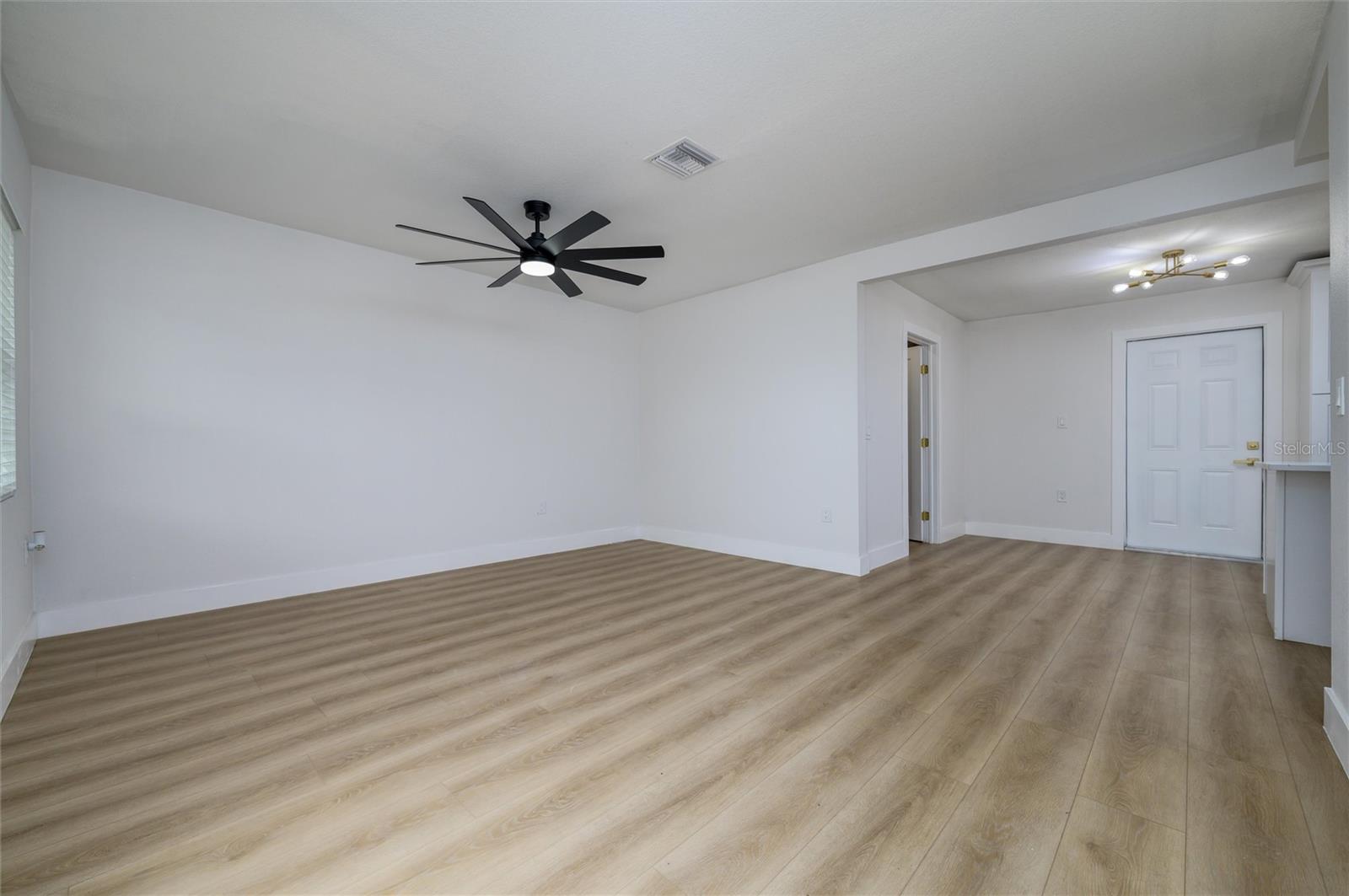 Image 4 of 31 For 463 Davison Avenue Ne