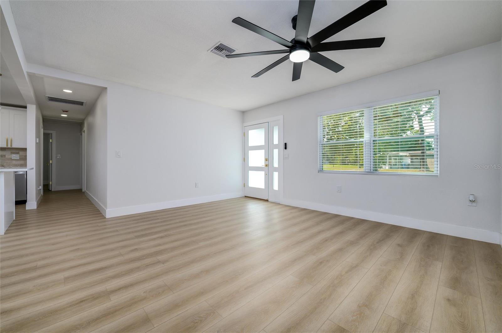 Image 5 of 31 For 463 Davison Avenue Ne