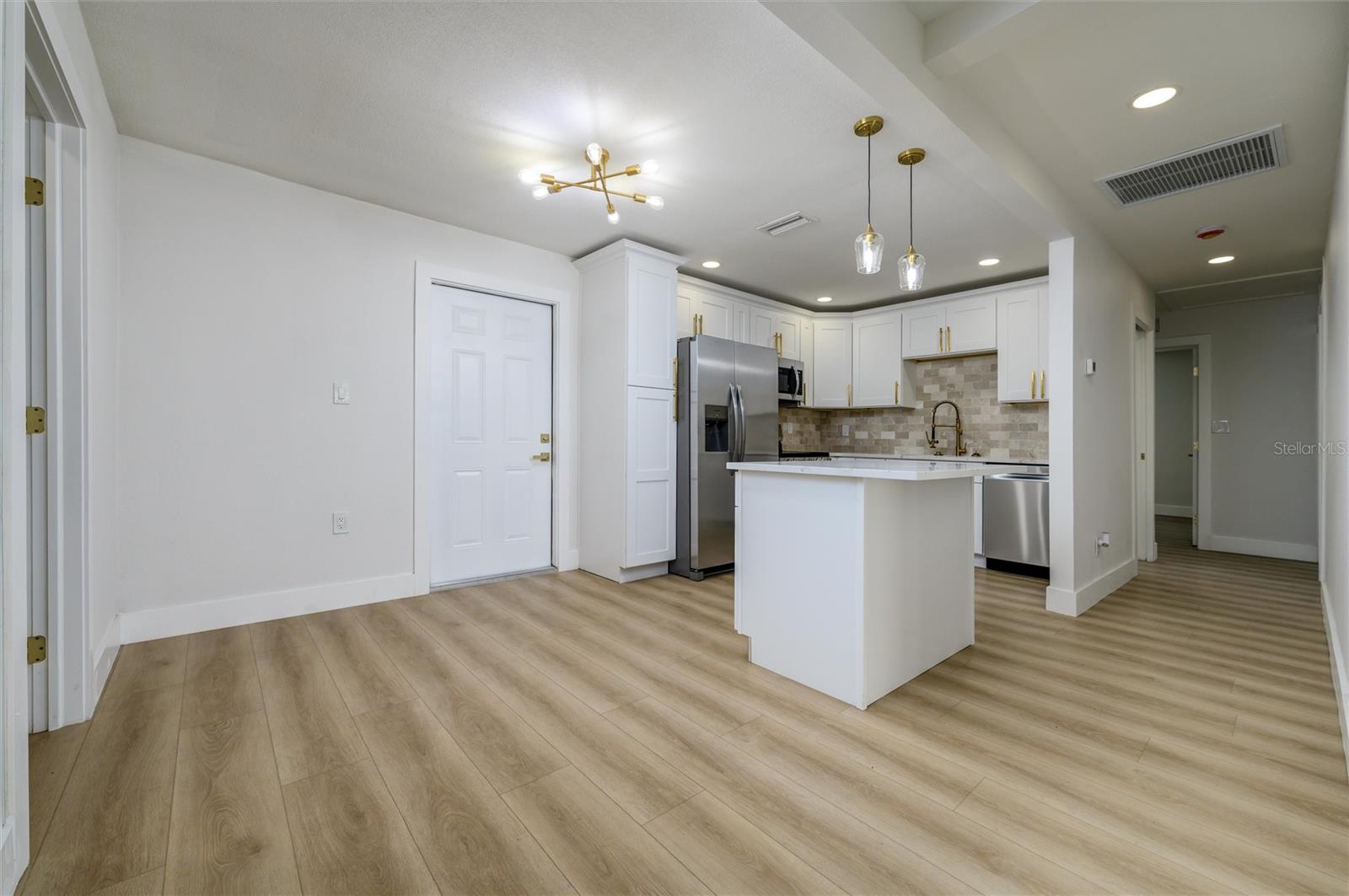 Image 7 of 31 For 463 Davison Avenue Ne