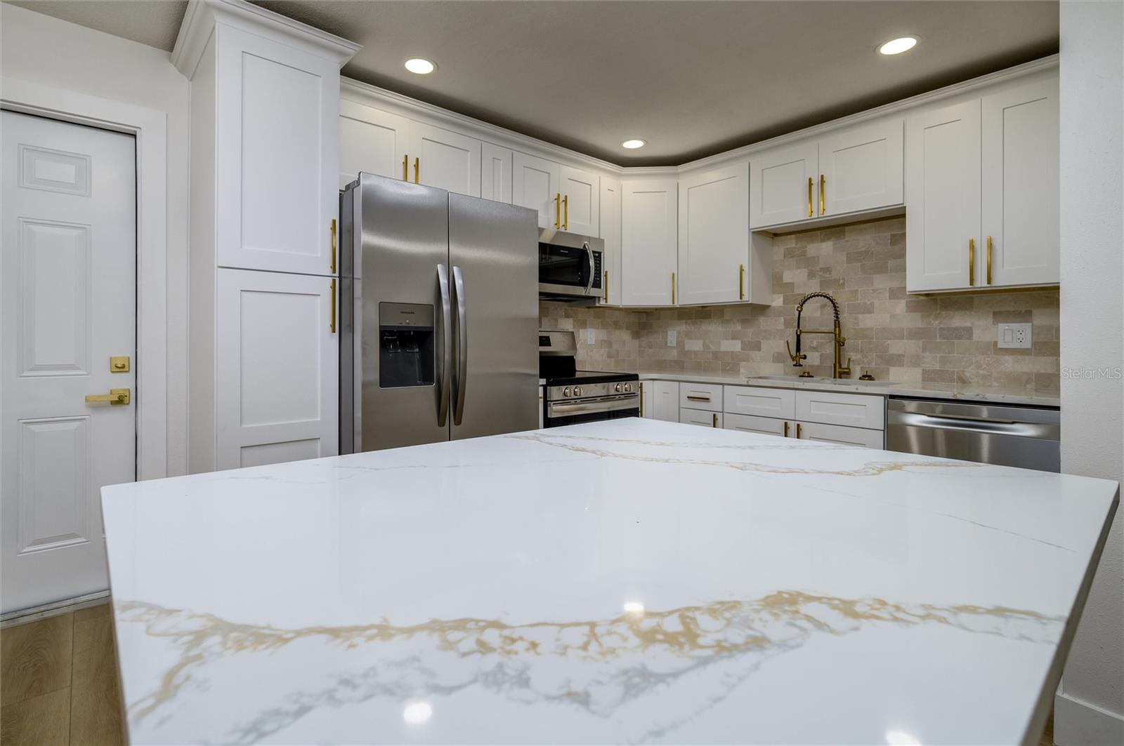 Image 8 of 31 For 463 Davison Avenue Ne