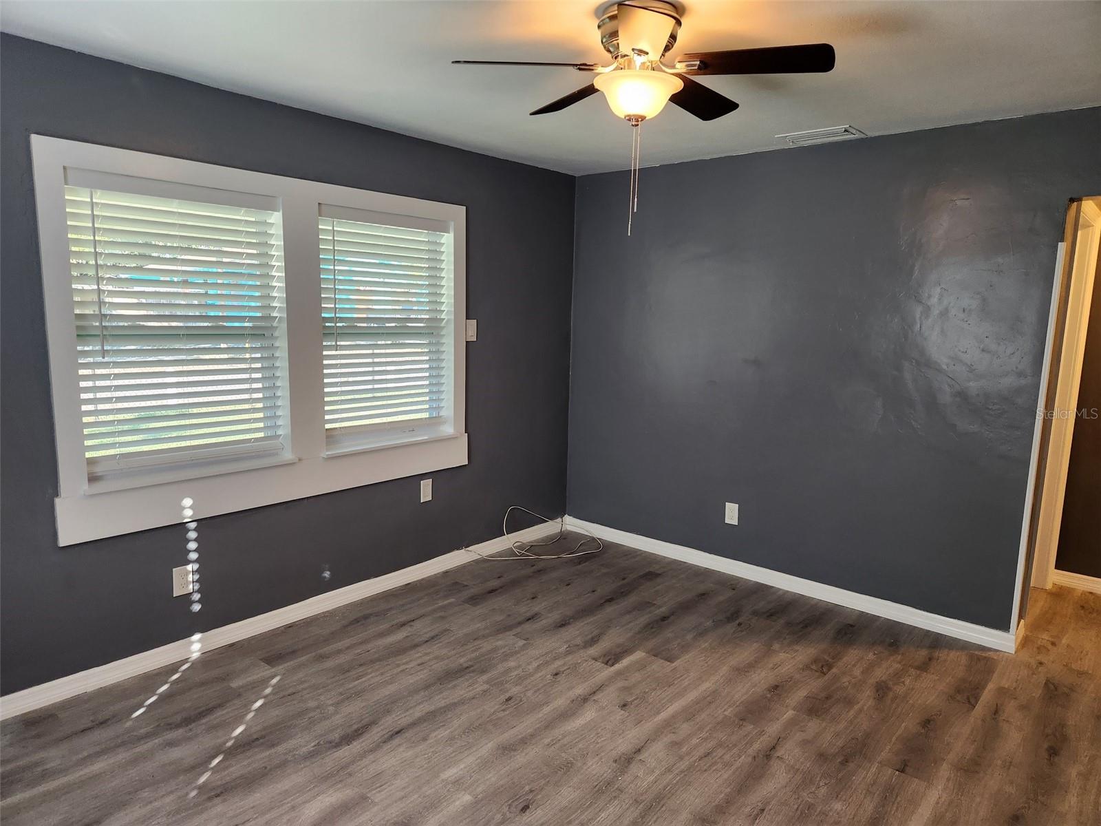 Image 3 of 13 For 2011 11th Street W