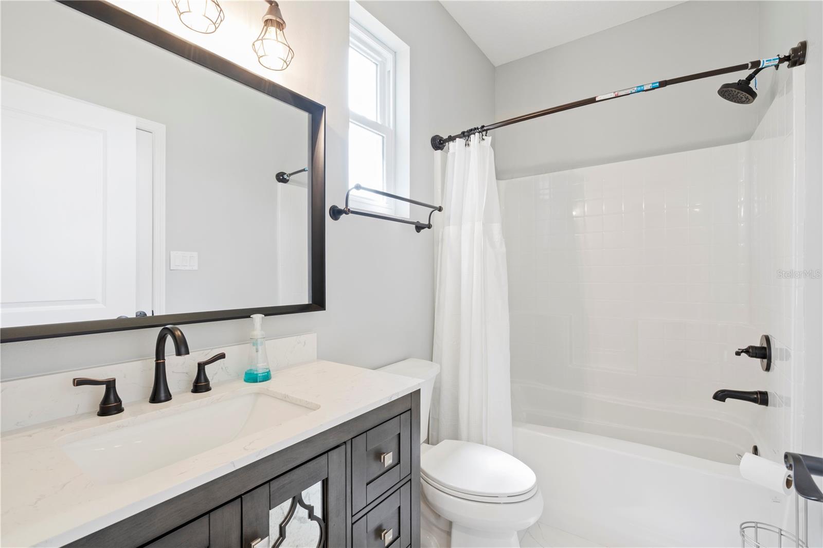 Listing photo id 9 for 3225 Laurel Avenue