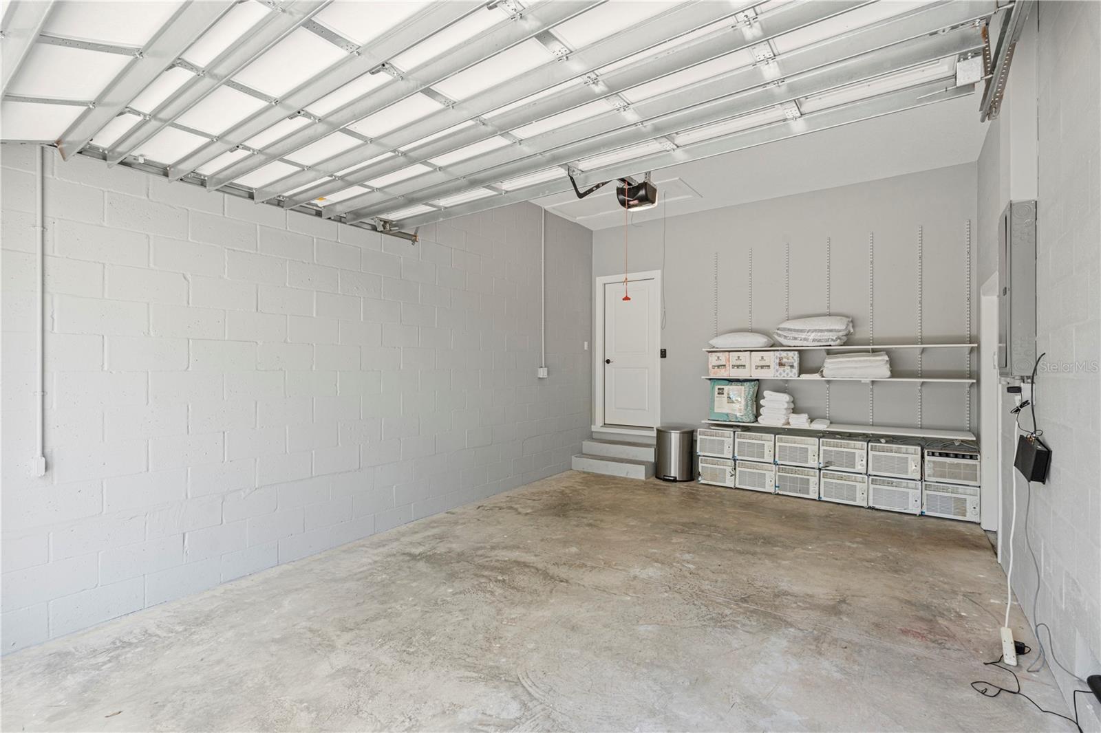 Listing photo id 11 for 3225 Laurel Avenue