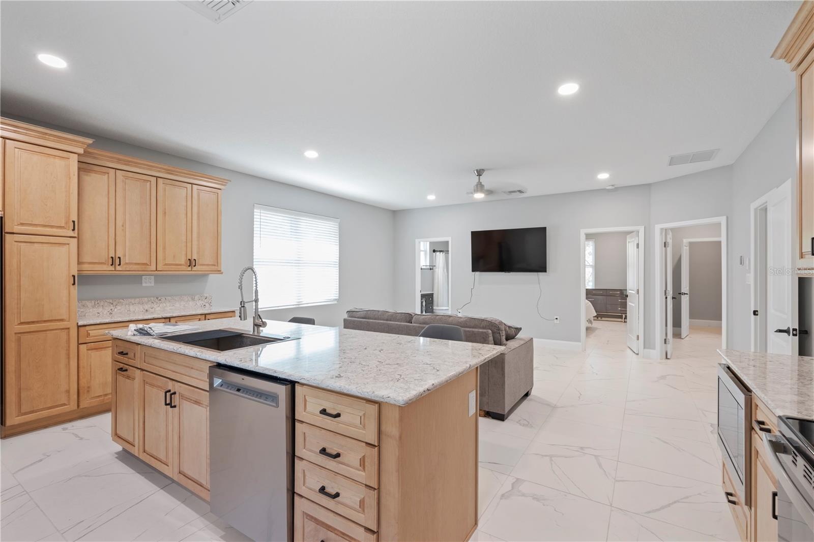 Listing photo id 0 for 3225 Laurel Avenue