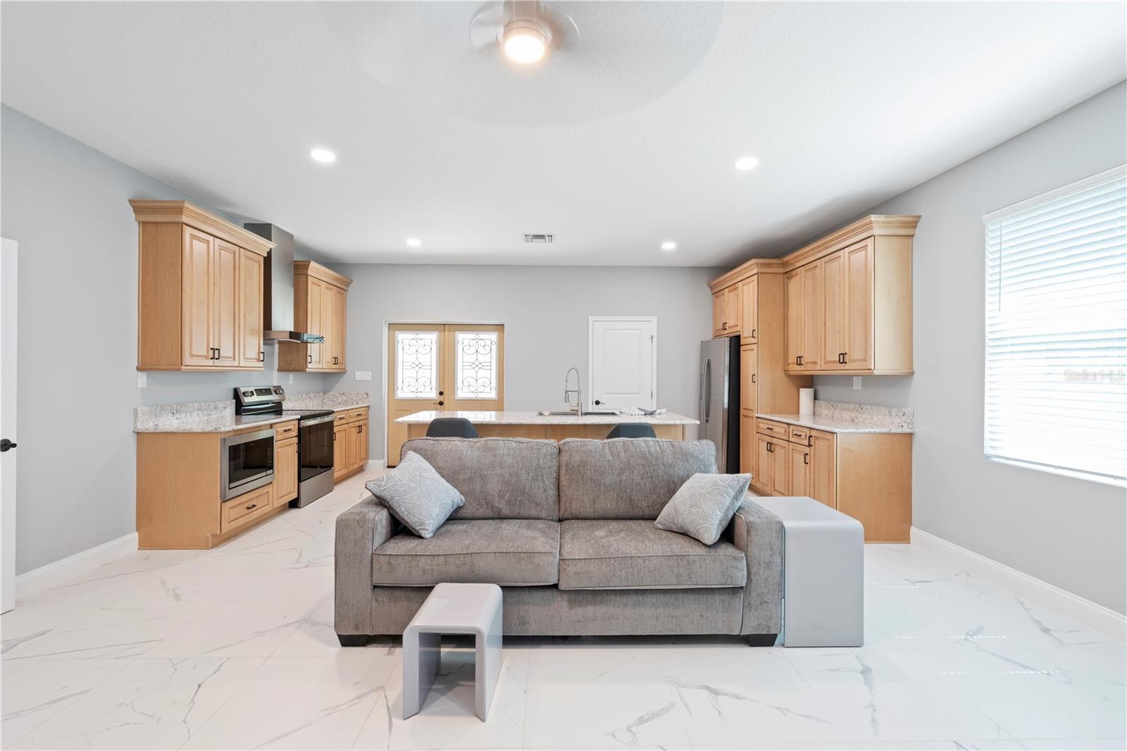 Listing photo id 3 for 3225 Laurel Avenue