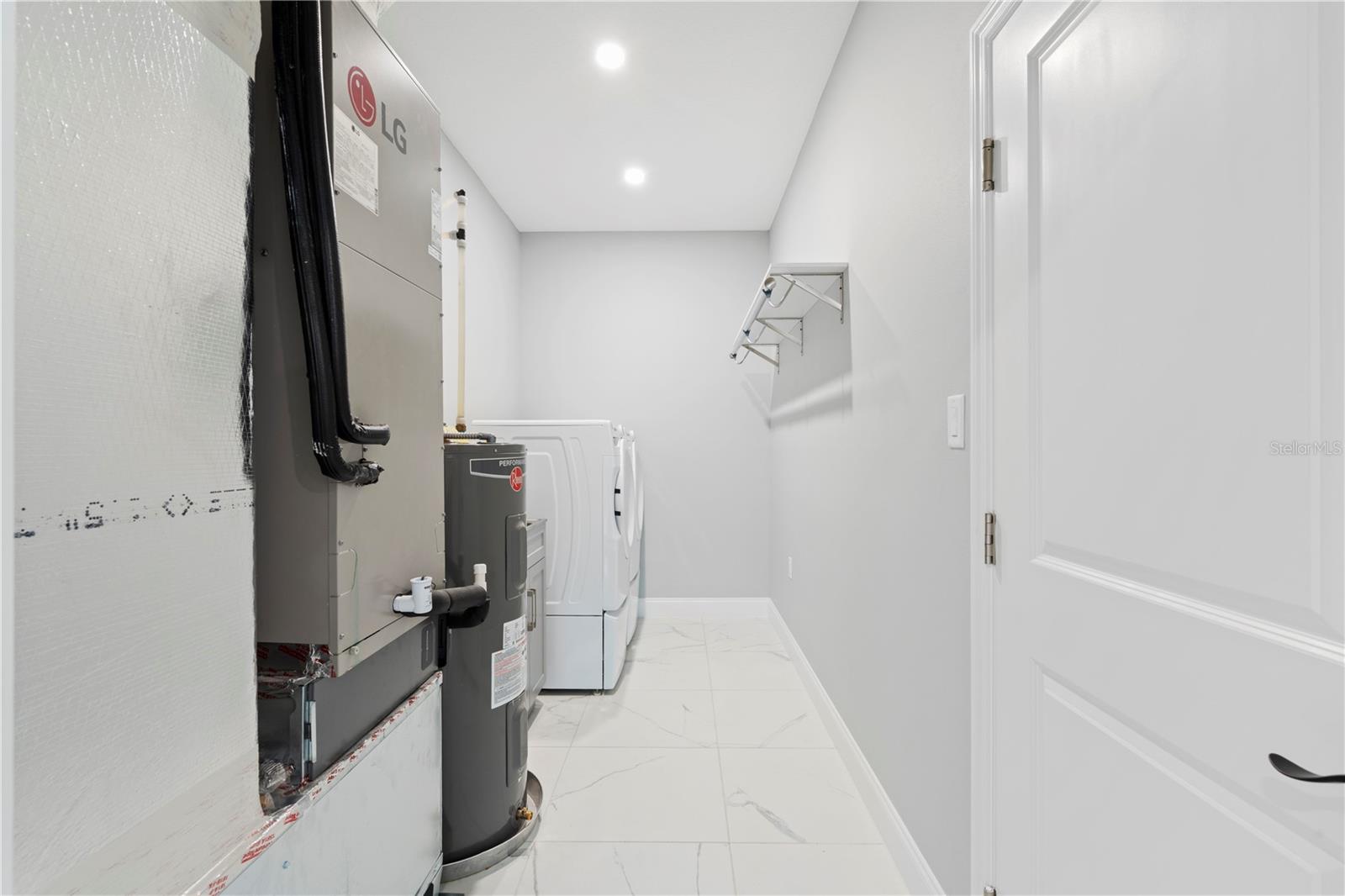 Listing photo id 4 for 3225 Laurel Avenue