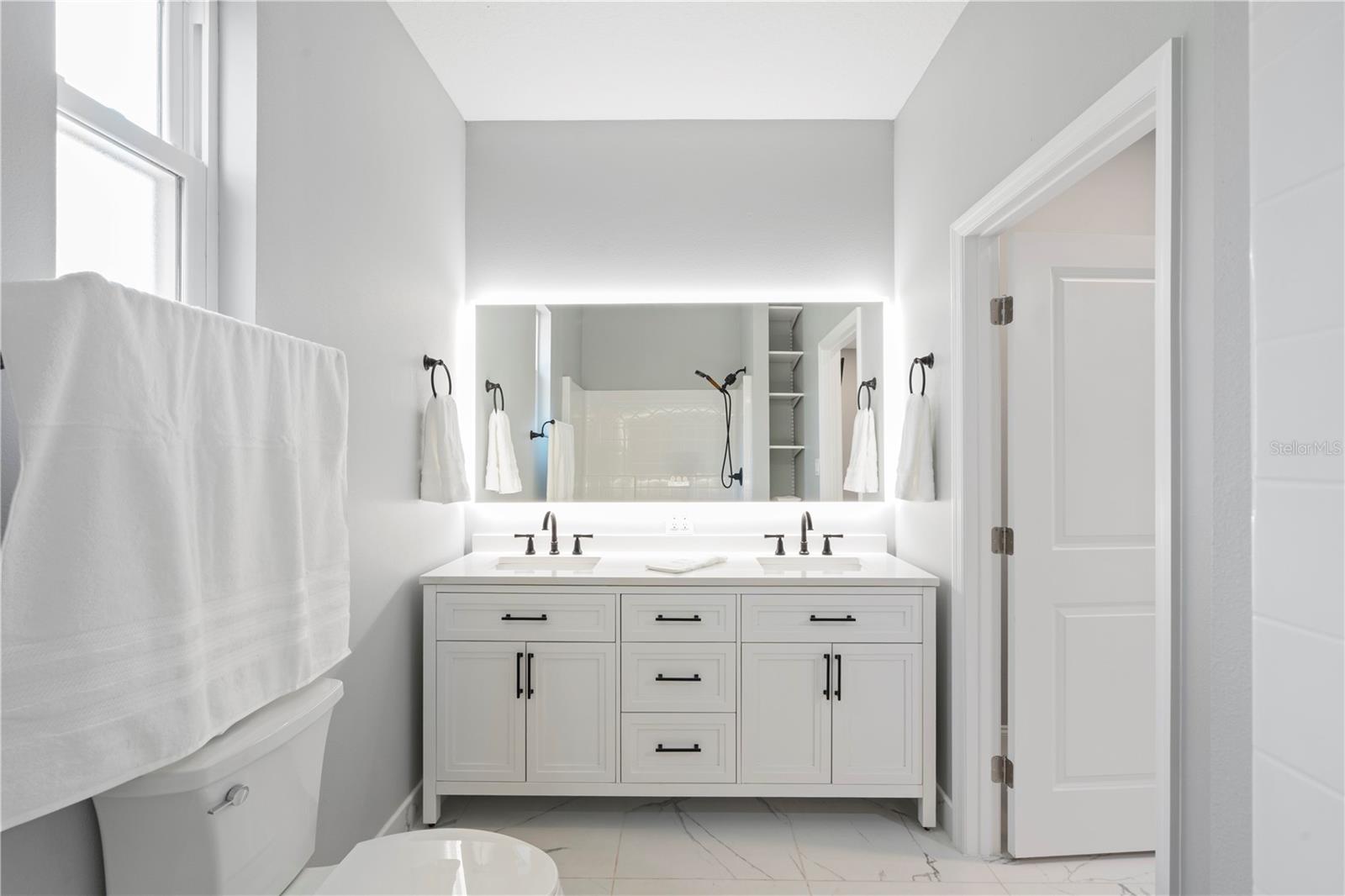 Listing photo id 6 for 3225 Laurel Avenue