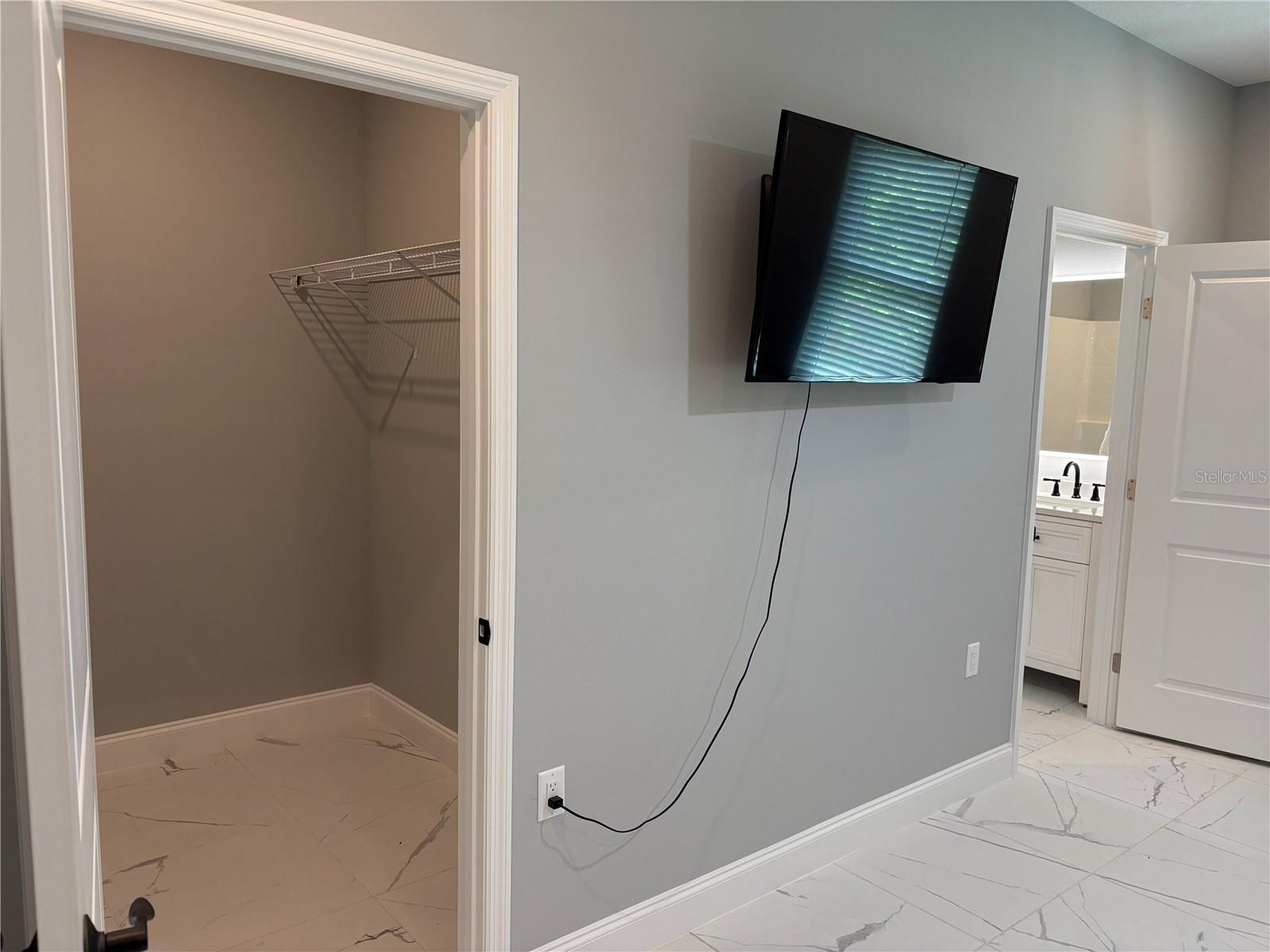 Listing photo id 7 for 3225 Laurel Avenue