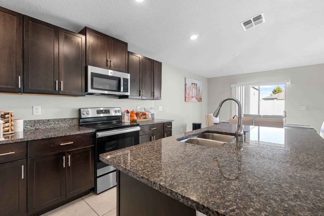 Image 12 of 37 For 889 Calico Scallop Street