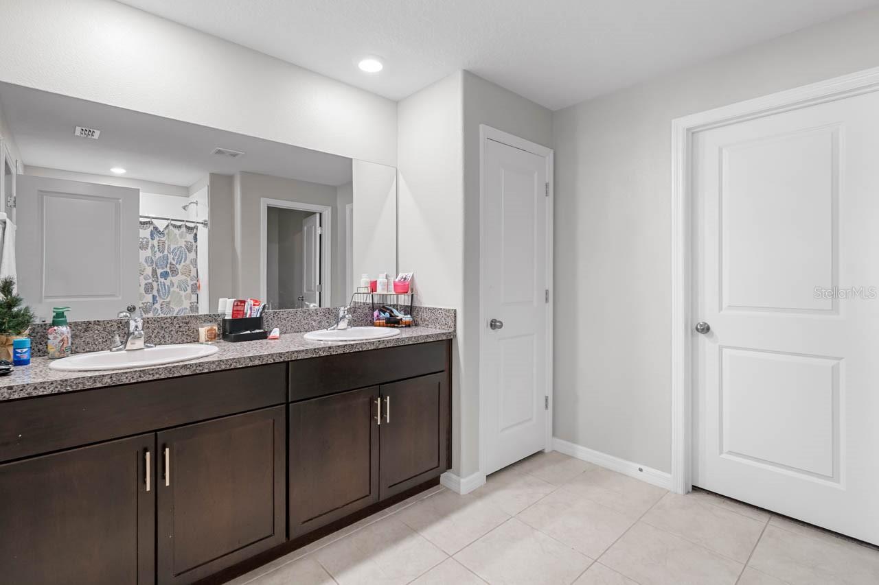 Image 15 of 37 For 889 Calico Scallop Street