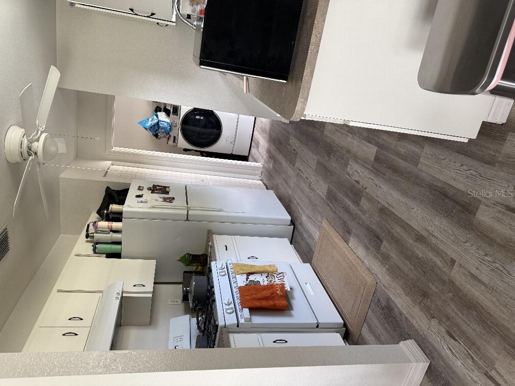 Image 7 of 17 For 230 9th Avenue