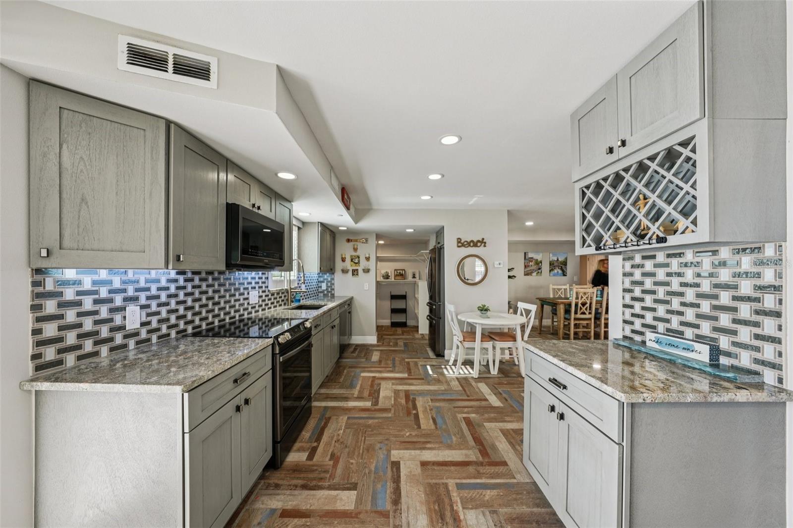 Image 13 of 45 For 15316 Gulf Boulevard 301