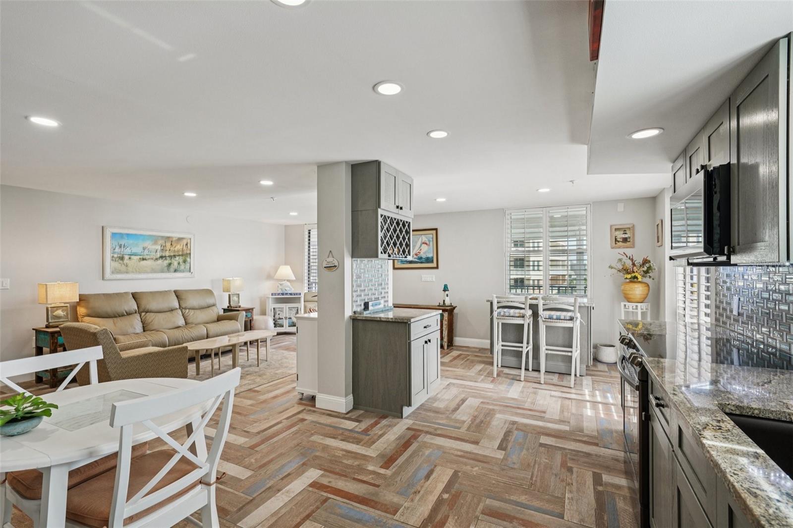 Image 25 of 45 For 15316 Gulf Boulevard 301