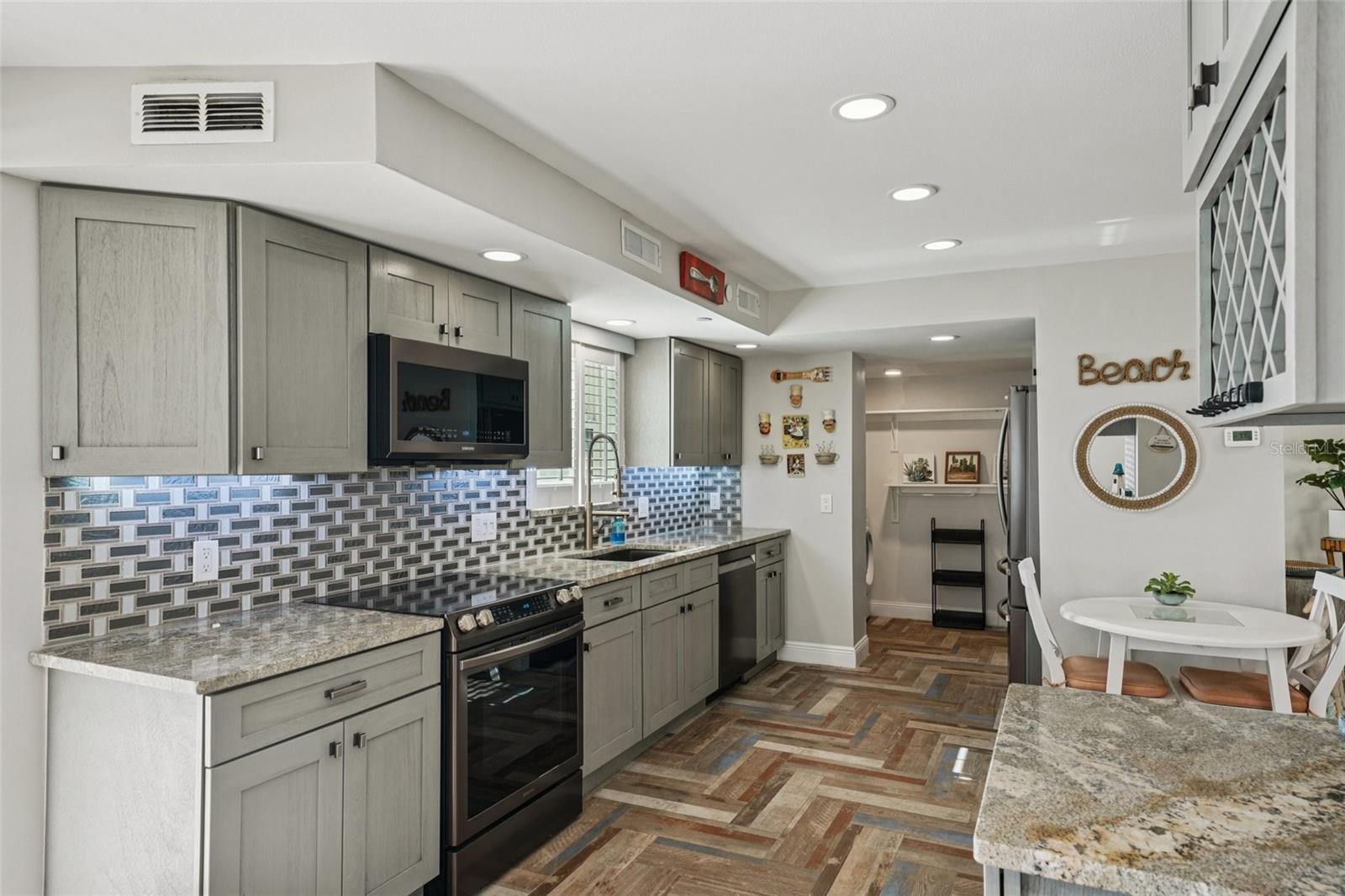 Image 27 of 45 For 15316 Gulf Boulevard 301