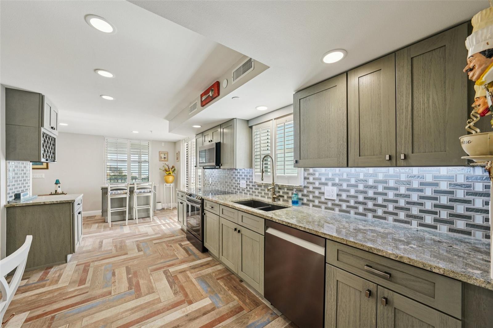 Image 29 of 45 For 15316 Gulf Boulevard 301