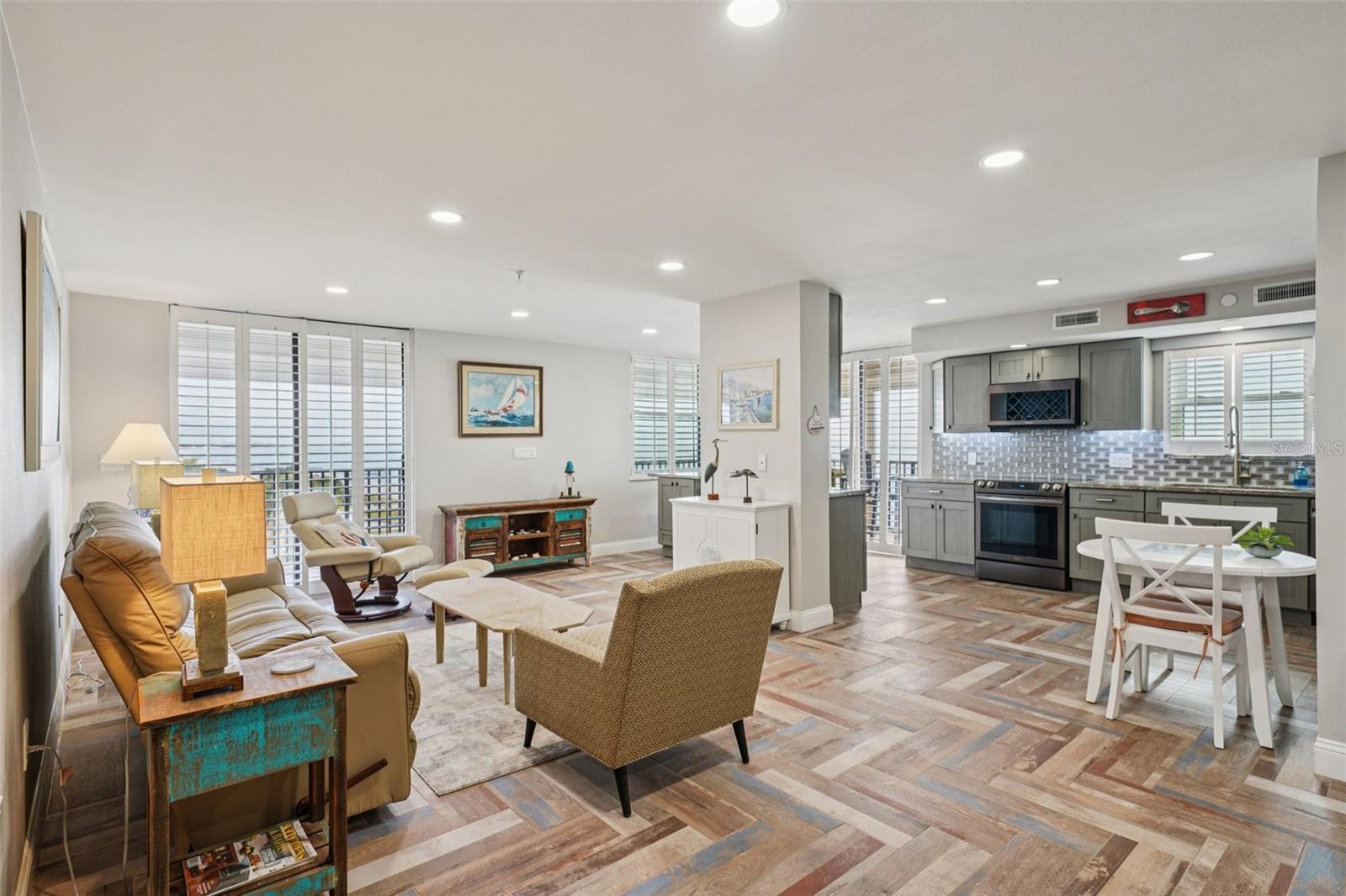 Image 3 of 45 For 15316 Gulf Boulevard 301