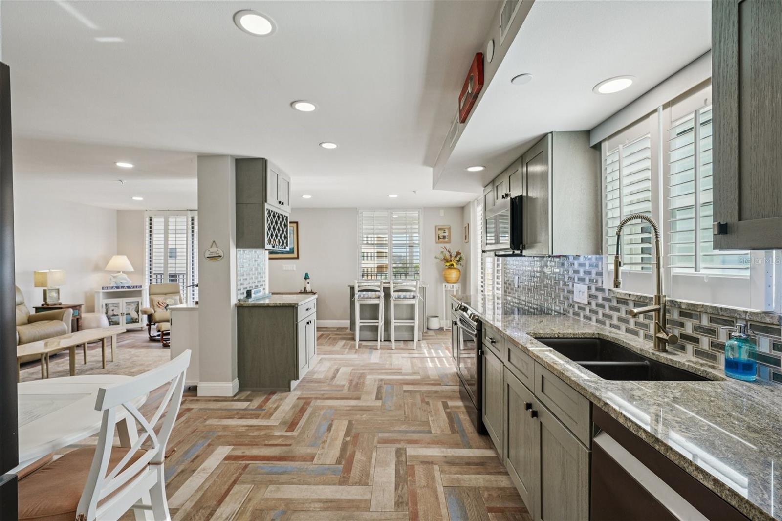 Image 32 of 45 For 15316 Gulf Boulevard 301