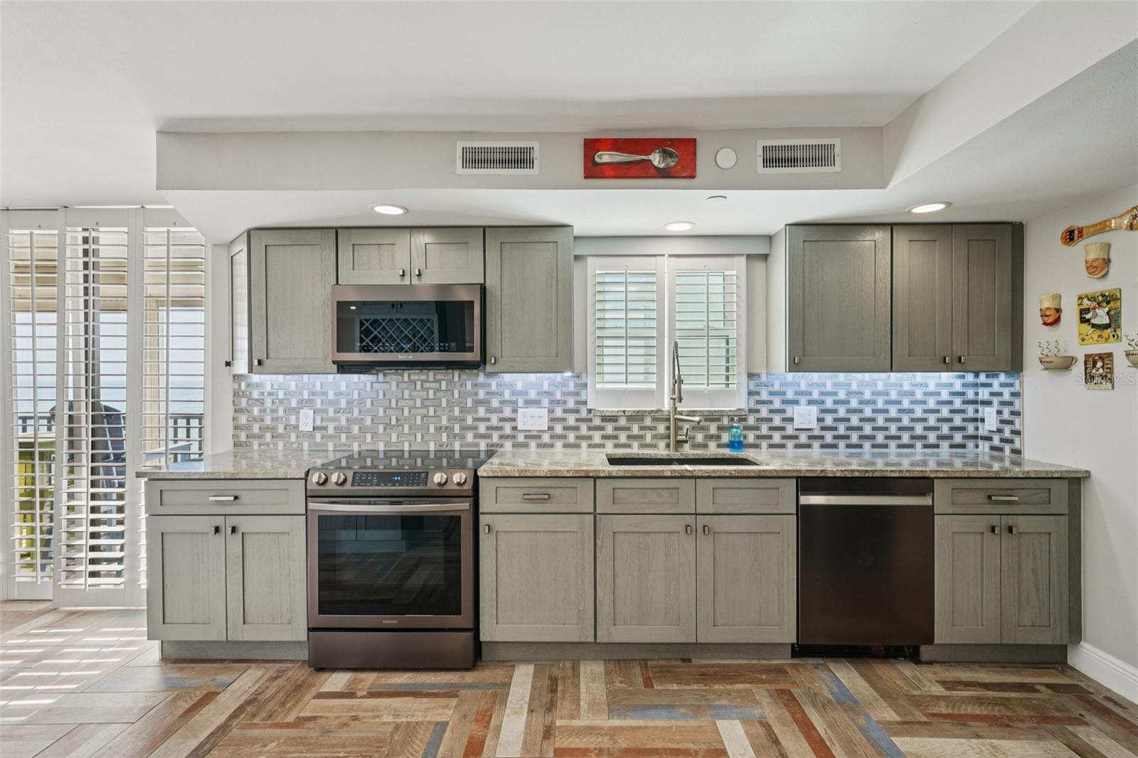 Image 33 of 45 For 15316 Gulf Boulevard 301