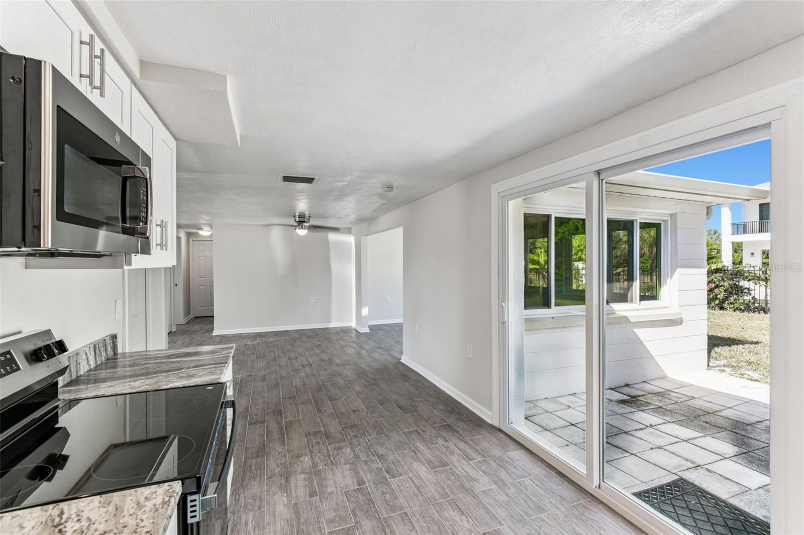 Image 11 of 35 For 5041 Bay Boulevard