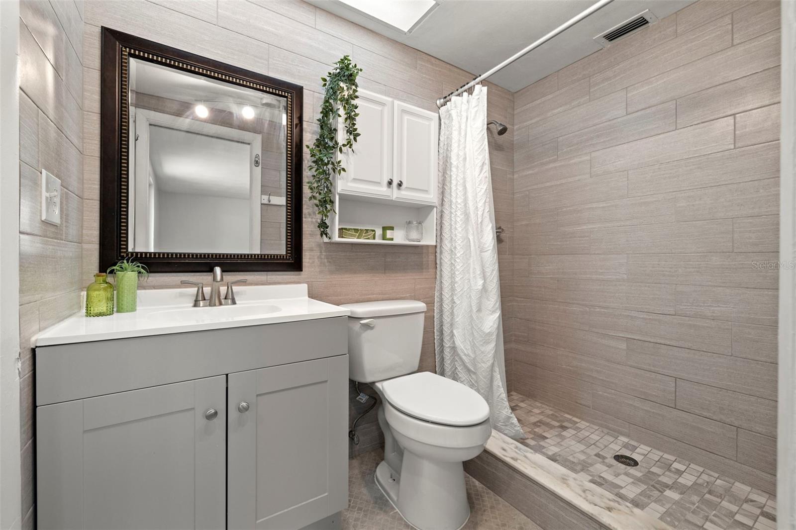 Image 20 of 35 For 5041 Bay Boulevard