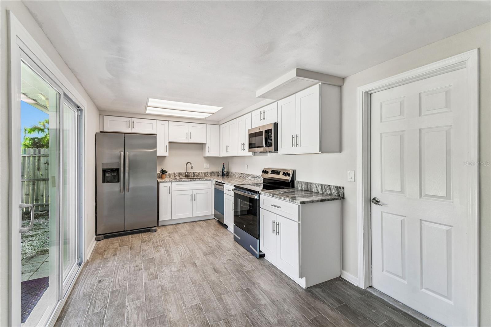 Image 7 of 35 For 5041 Bay Boulevard