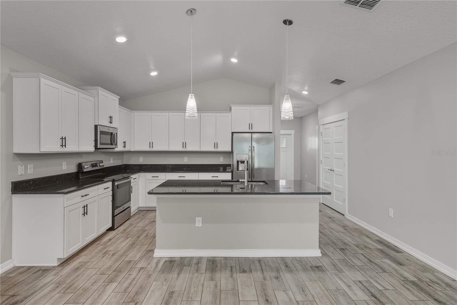 Image 11 of 43 For 13907 9th Street