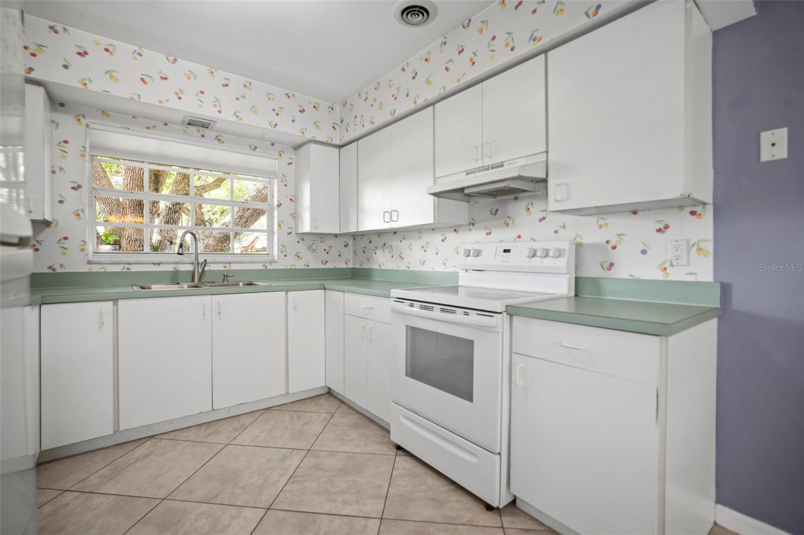 Image 13 of 38 For 1439 Viewtop Drive