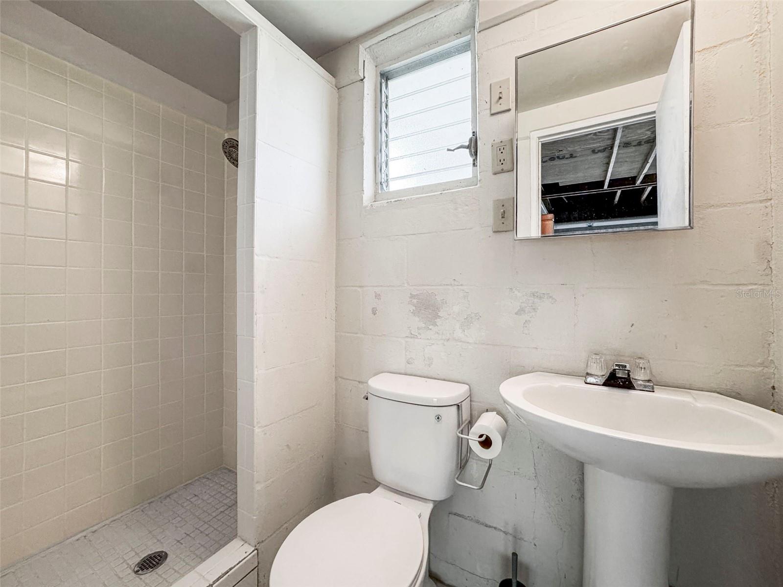 Image 32 of 38 For 1439 Viewtop Drive