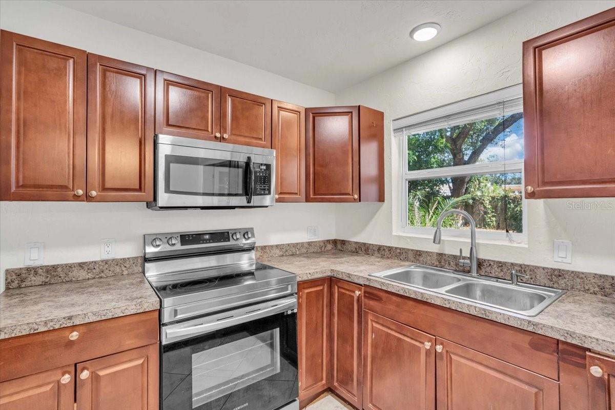 Image 14 of 27 For 8793 113th Street