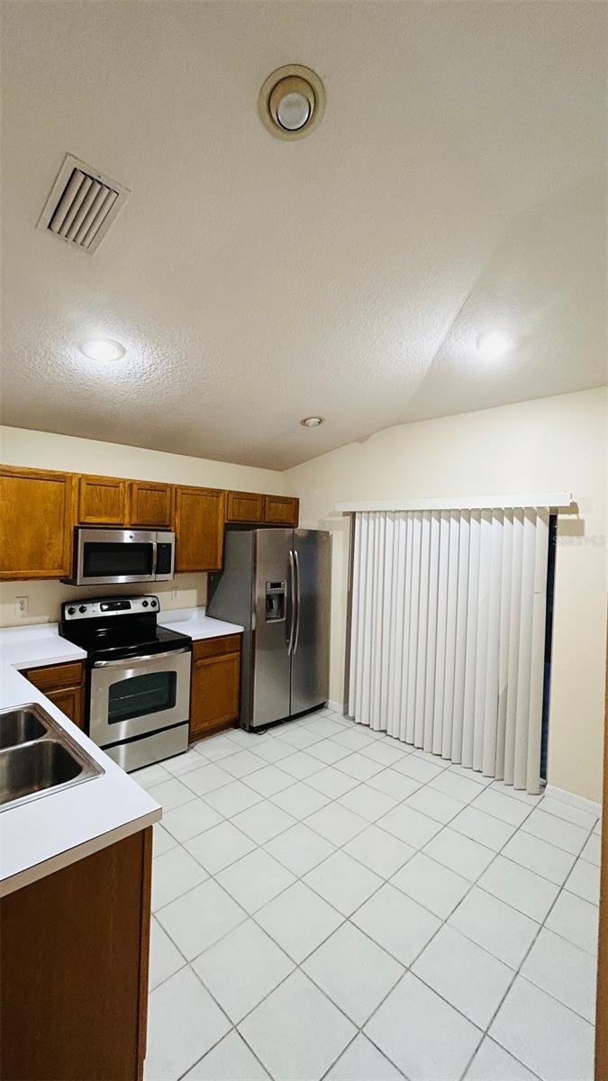 Image 8 of 37 For 18164 Canal Pointe Street