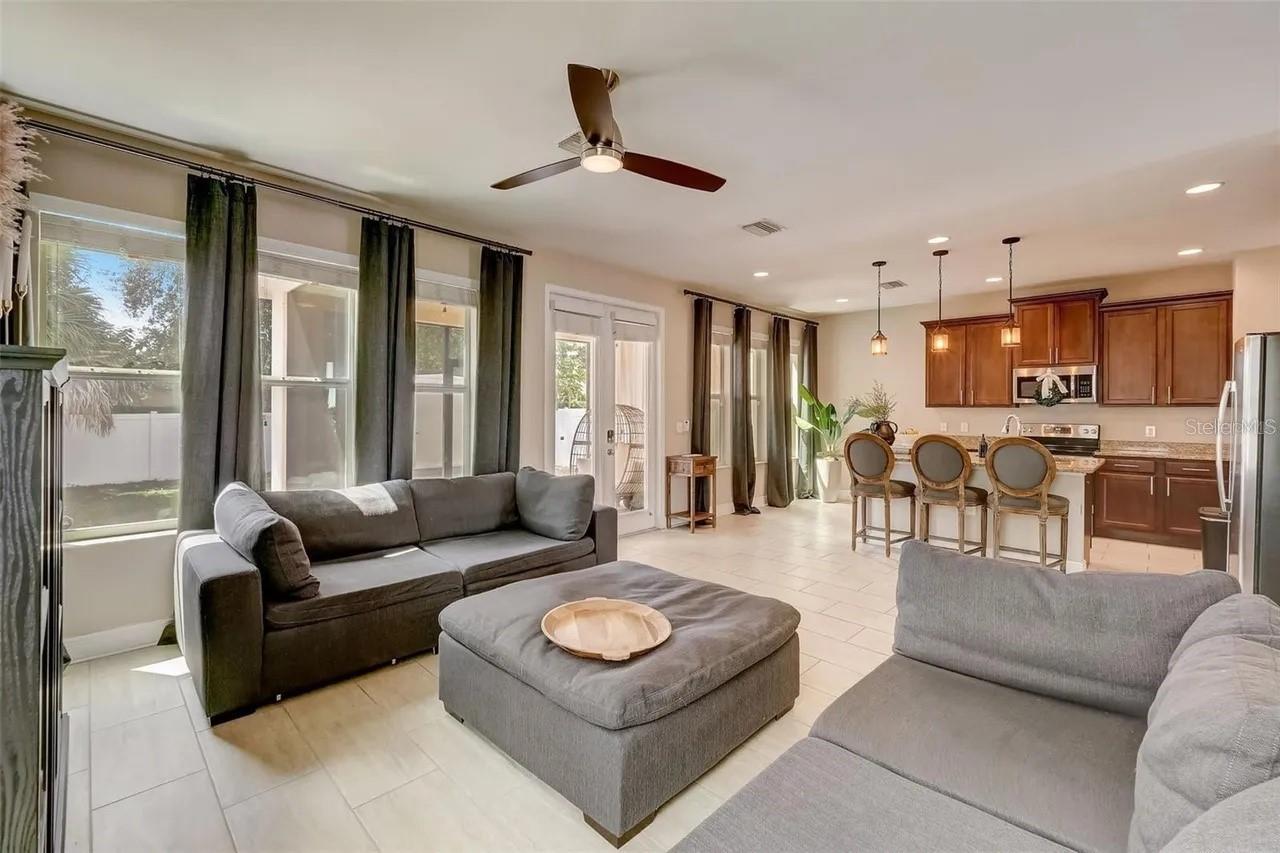 Image 11 of 26 For 2514 Douglas Street