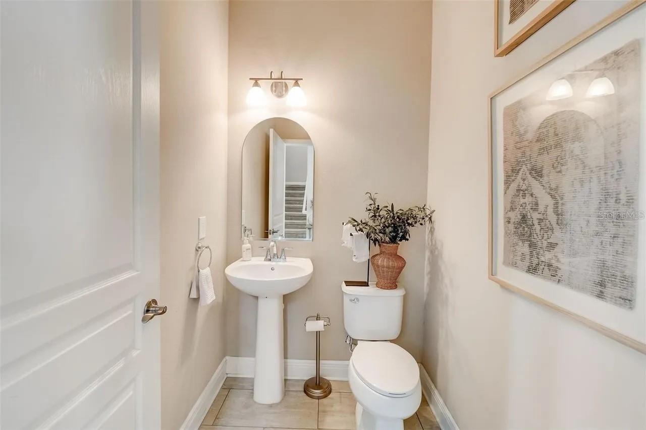 Image 14 of 26 For 2514 Douglas Street