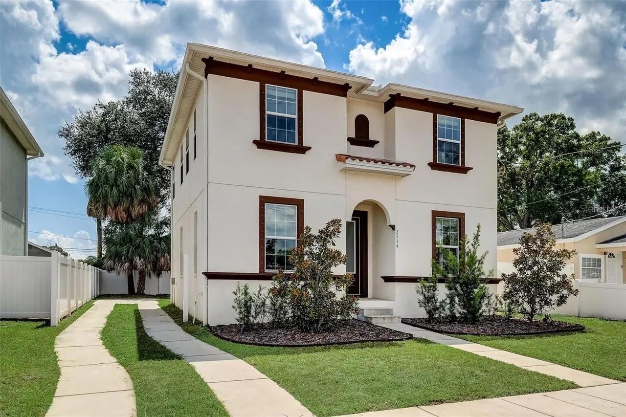 Image 2 of 26 For 2514 Douglas Street