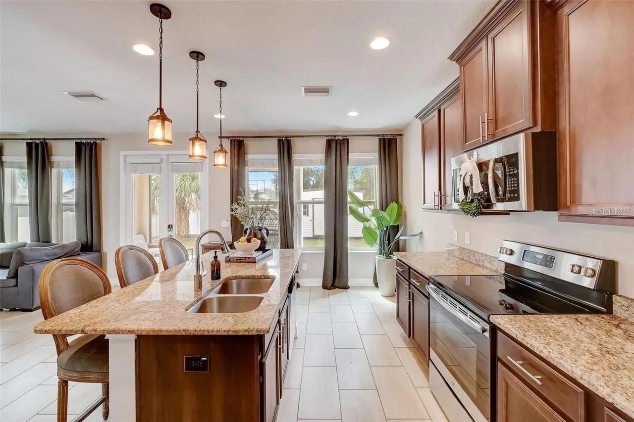 Image 6 of 26 For 2514 Douglas Street