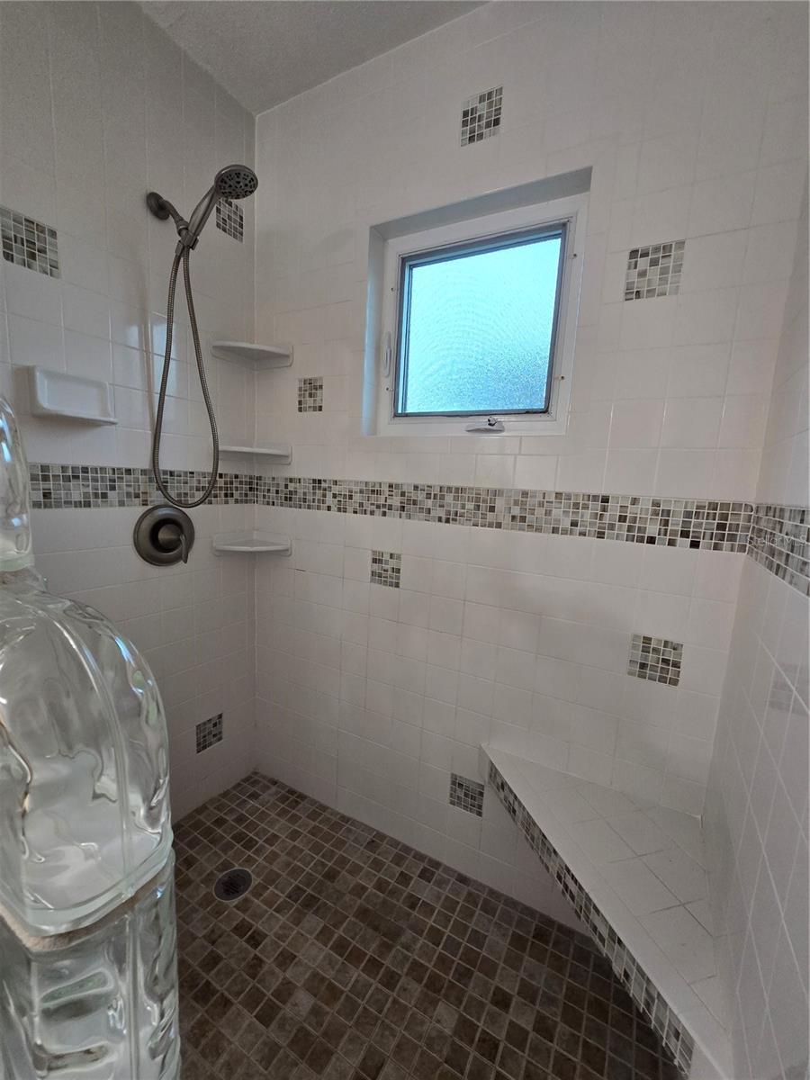 Image 12 of 33 For 211 Pasadena Avenue N 109