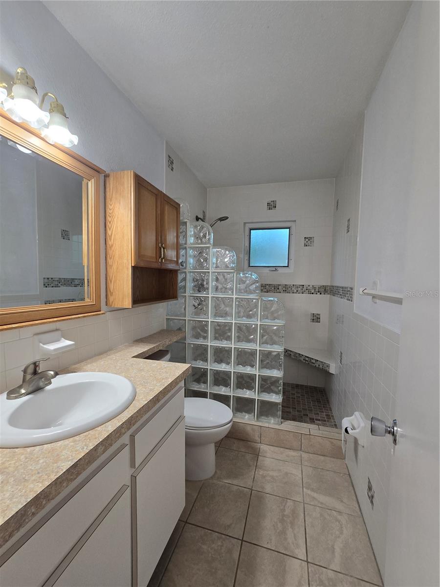 Image 13 of 33 For 211 Pasadena Avenue N 109