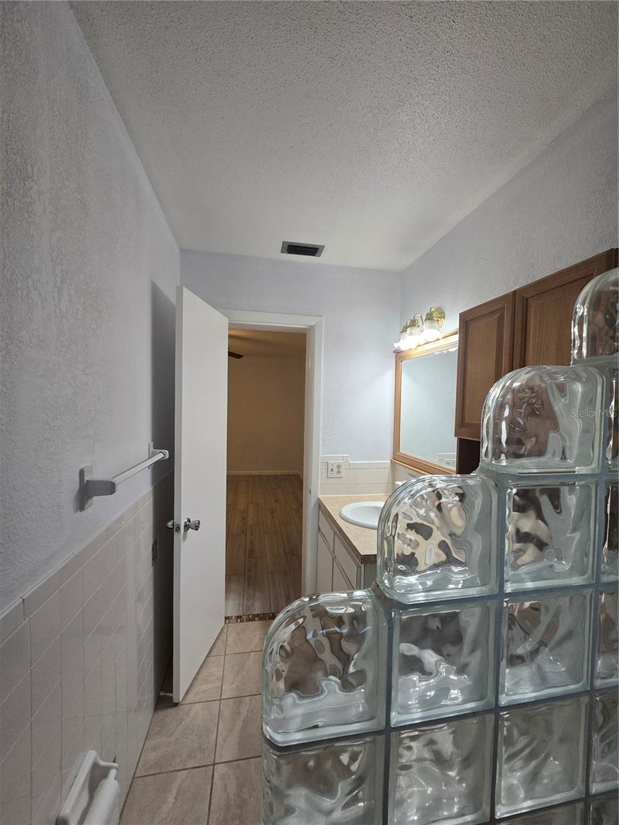 Image 14 of 33 For 211 Pasadena Avenue N 109