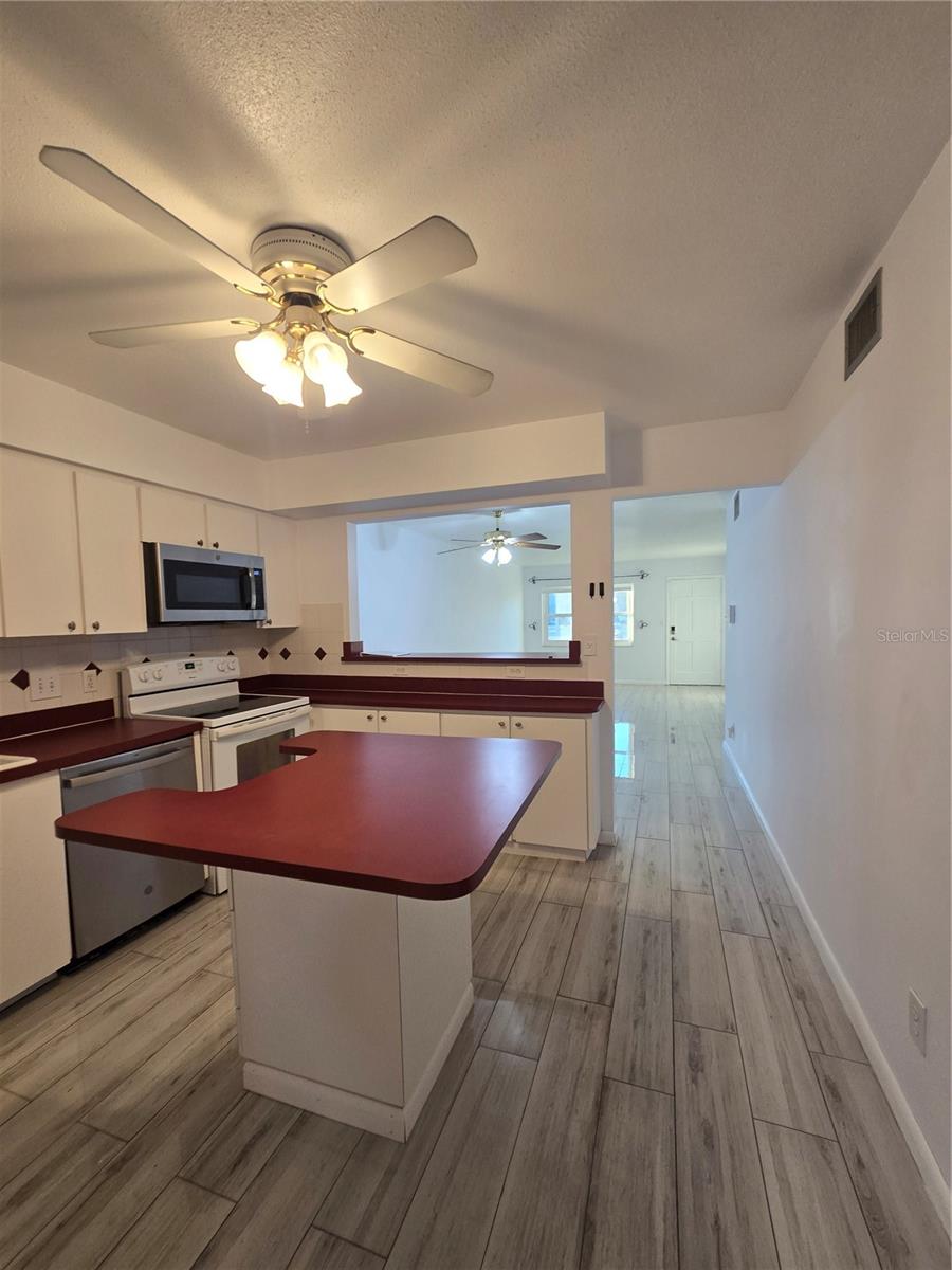 Image 15 of 33 For 211 Pasadena Avenue N 109