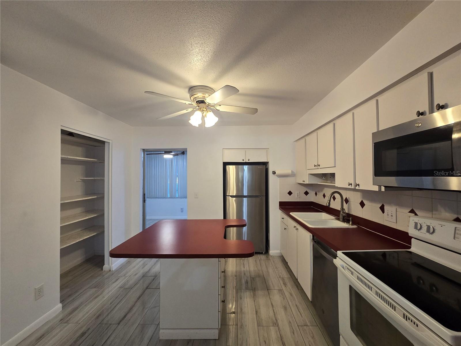 Image 16 of 33 For 211 Pasadena Avenue N 109