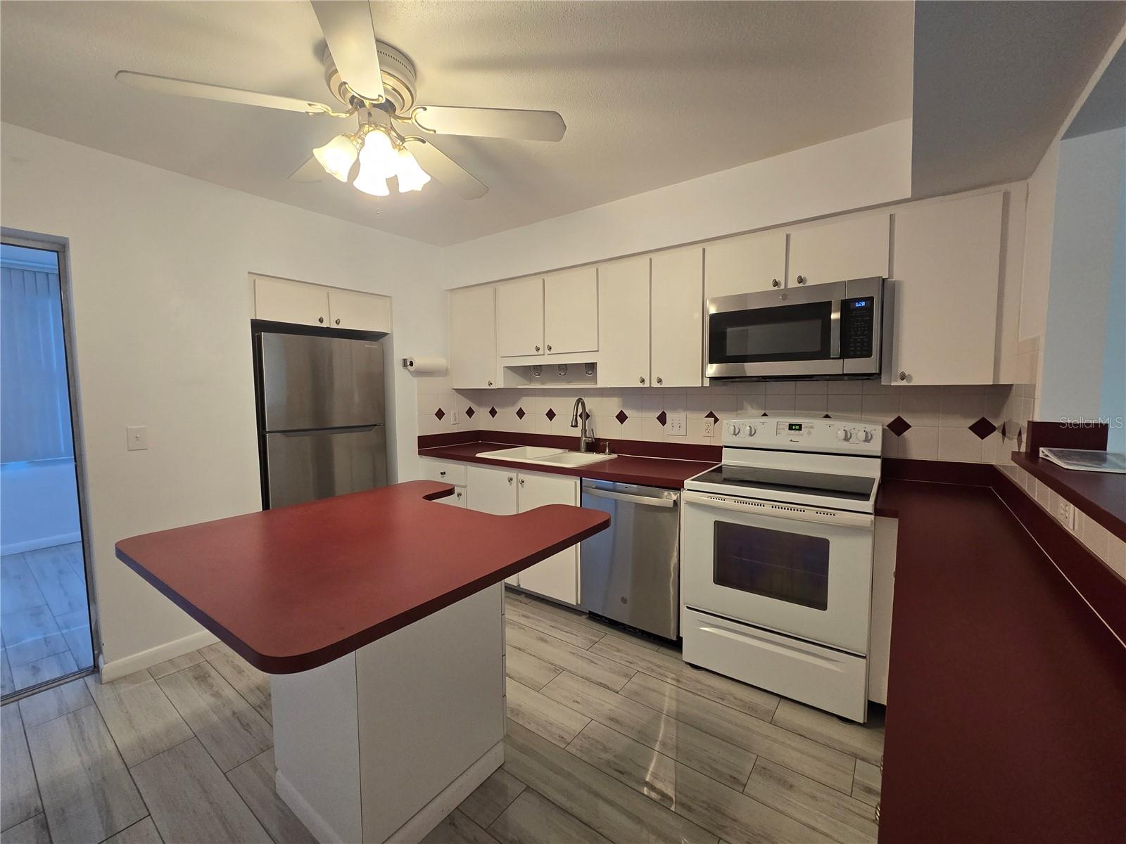 Image 17 of 33 For 211 Pasadena Avenue N 109