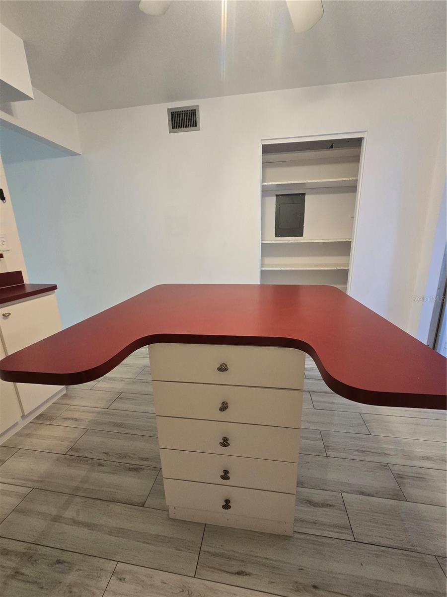 Image 19 of 33 For 211 Pasadena Avenue N 109