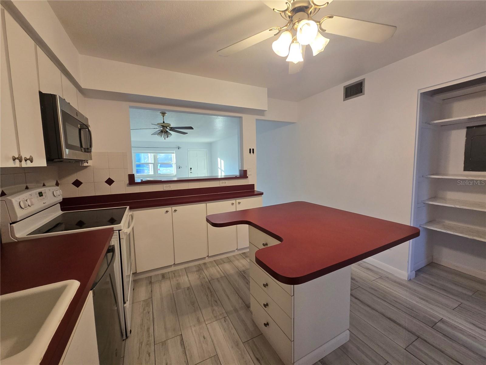 Image 20 of 33 For 211 Pasadena Avenue N 109