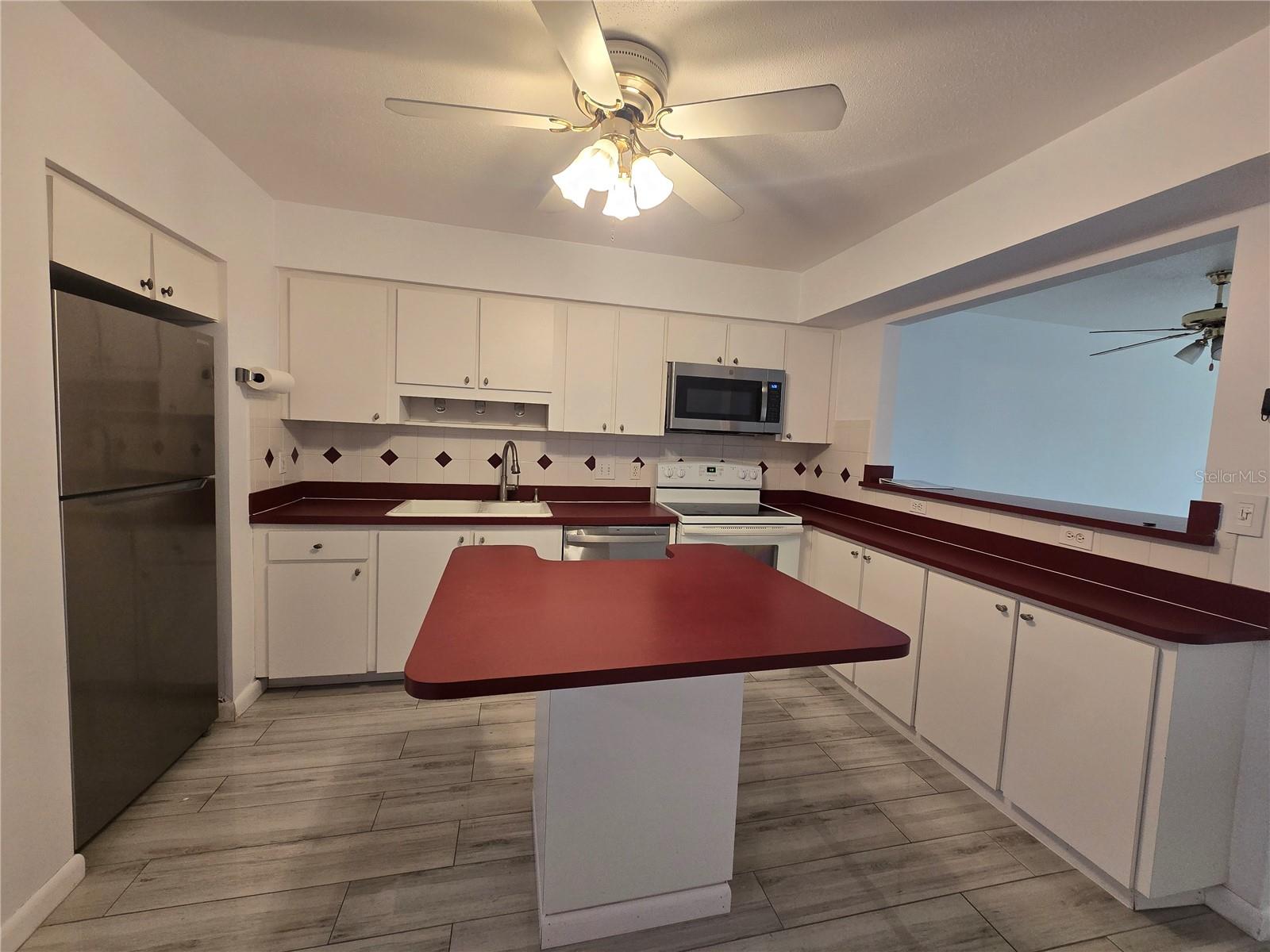 Image 21 of 33 For 211 Pasadena Avenue N 109