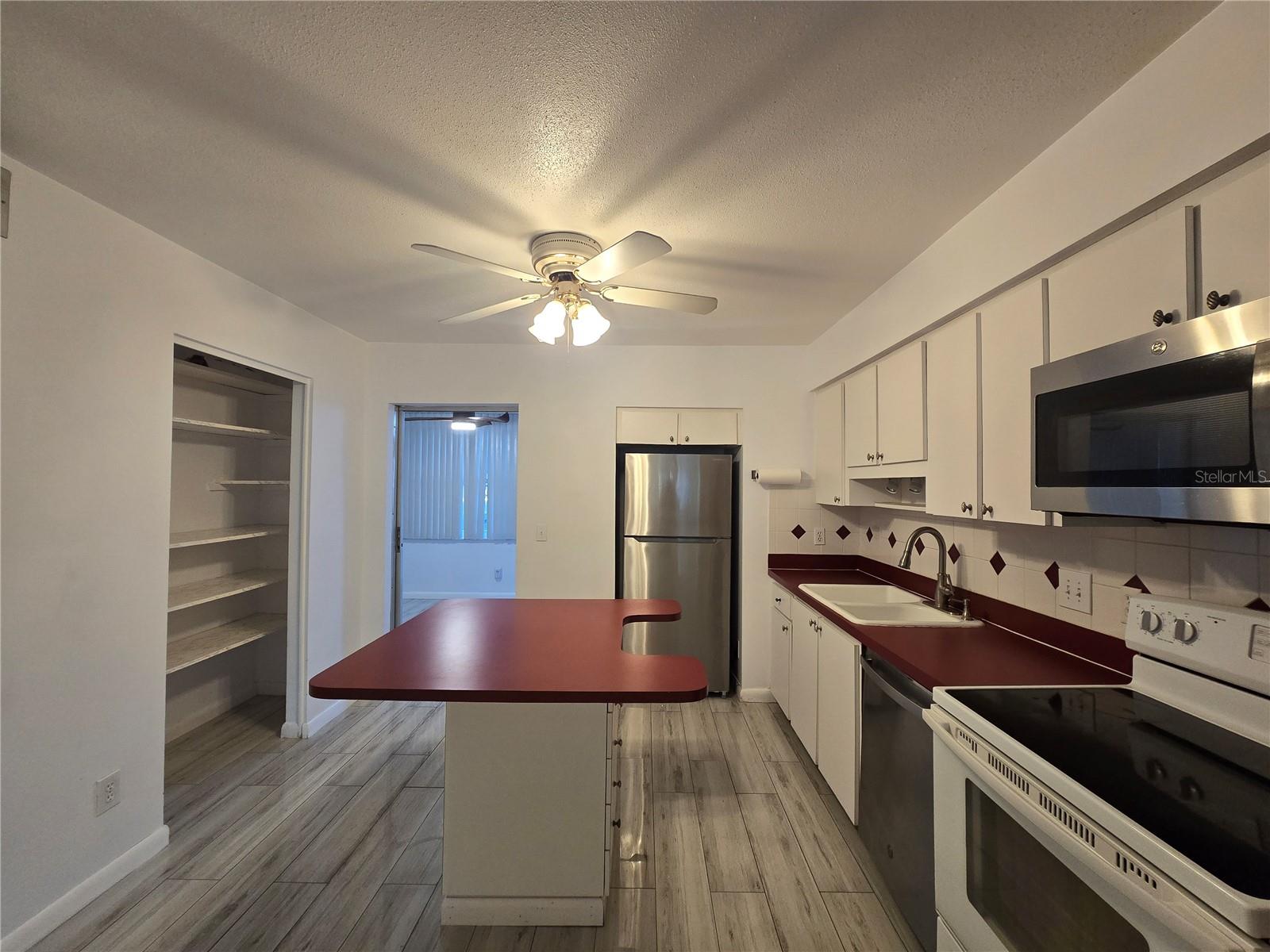 Image 22 of 33 For 211 Pasadena Avenue N 109