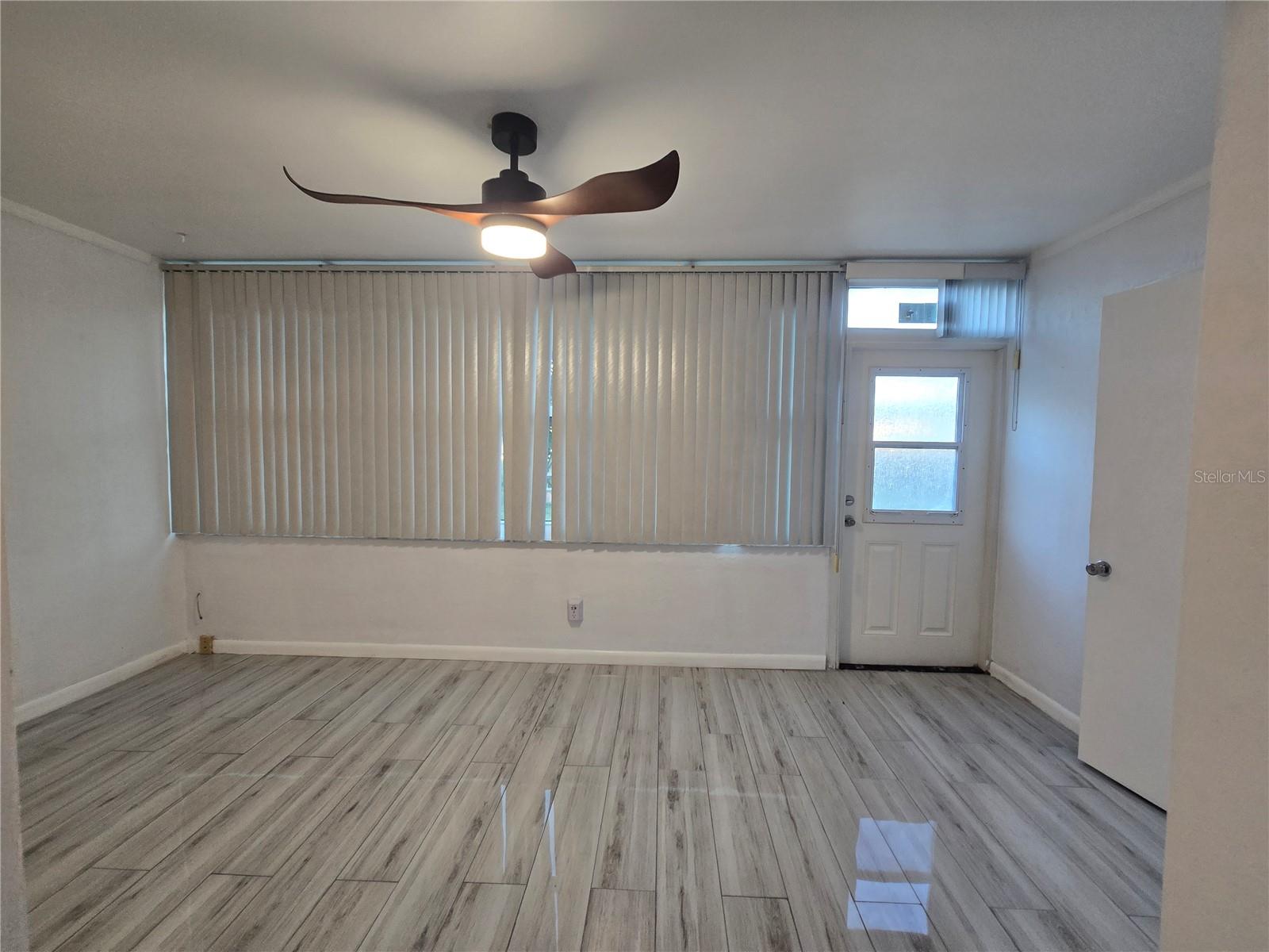 Image 25 of 33 For 211 Pasadena Avenue N 109