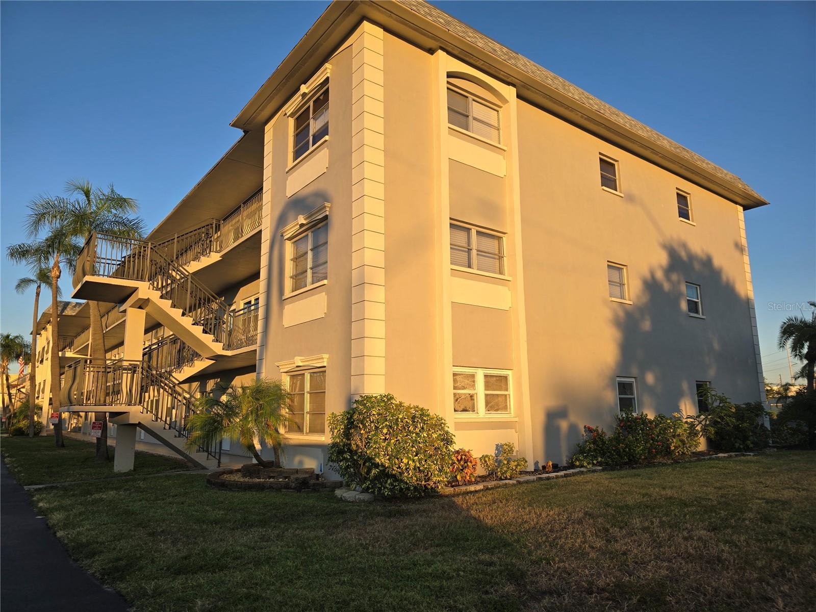 Image 32 of 33 For 211 Pasadena Avenue N 109