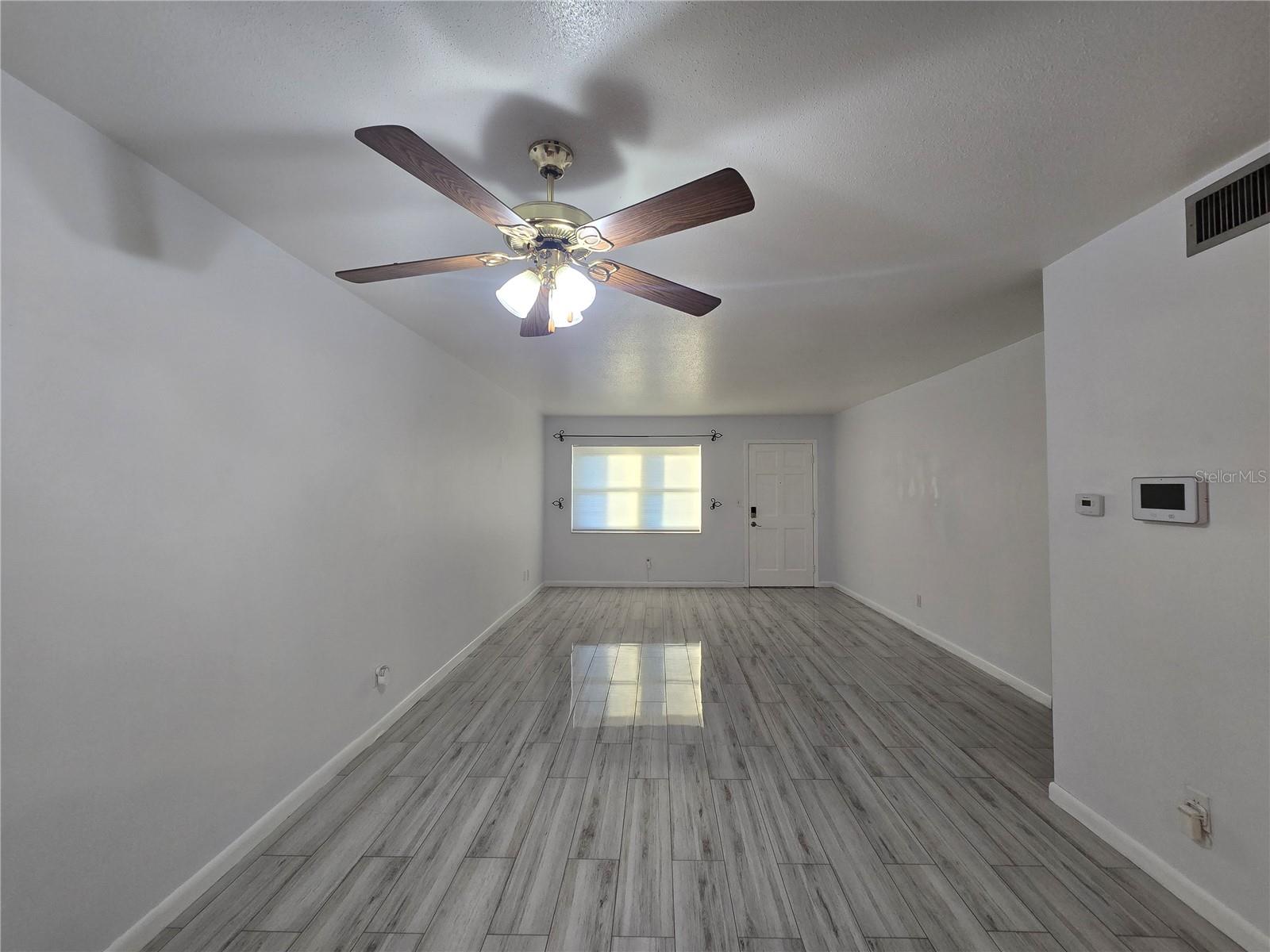 Image 4 of 33 For 211 Pasadena Avenue N 109