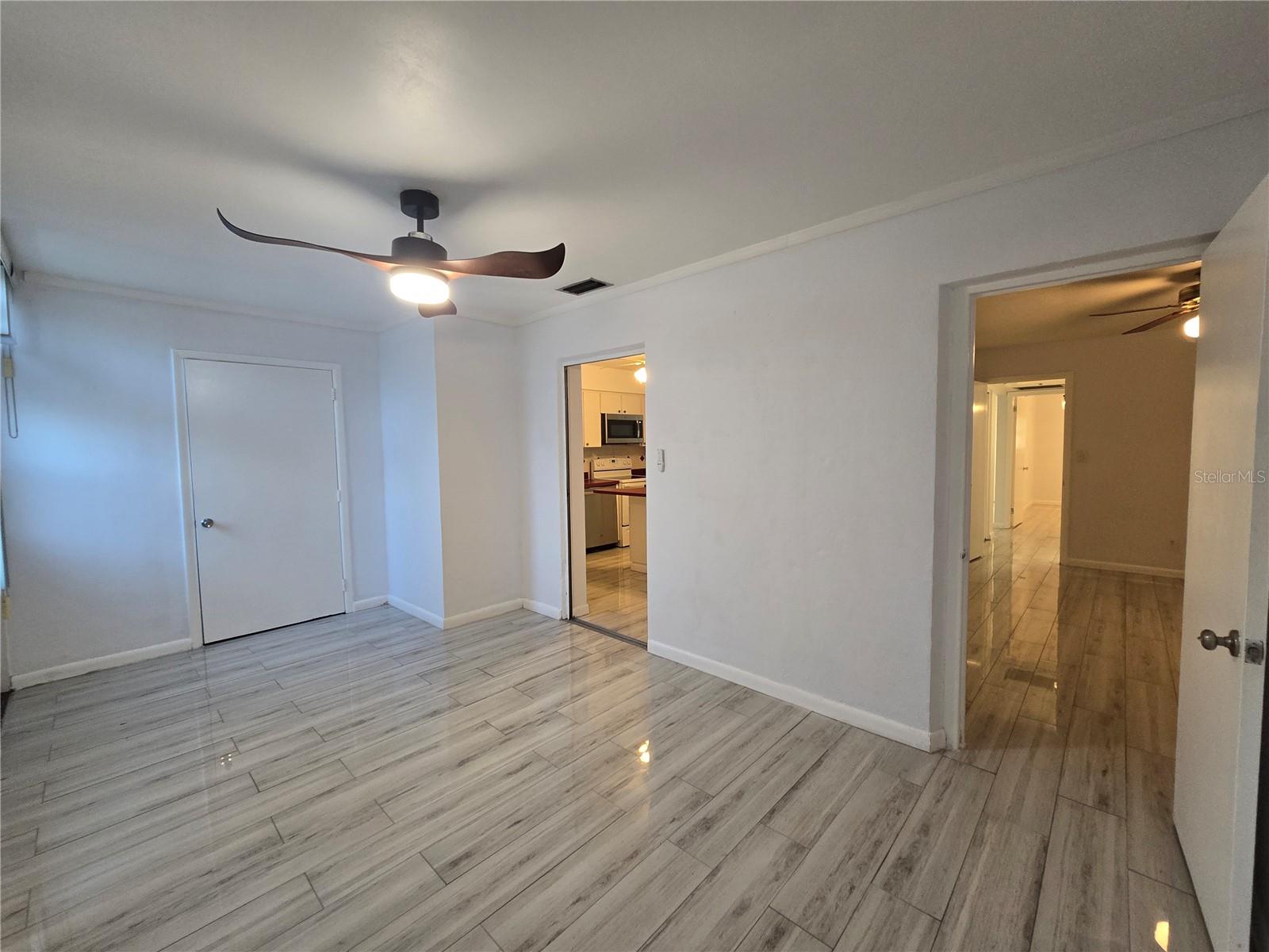 Image 5 of 33 For 211 Pasadena Avenue N 109