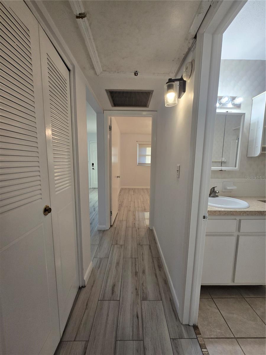 Image 9 of 33 For 211 Pasadena Avenue N 109