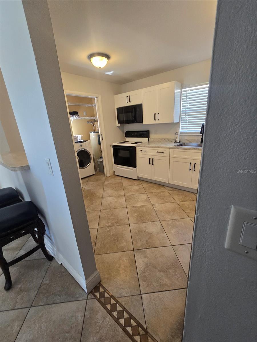 Image 11 of 20 For 3918 Robson Street